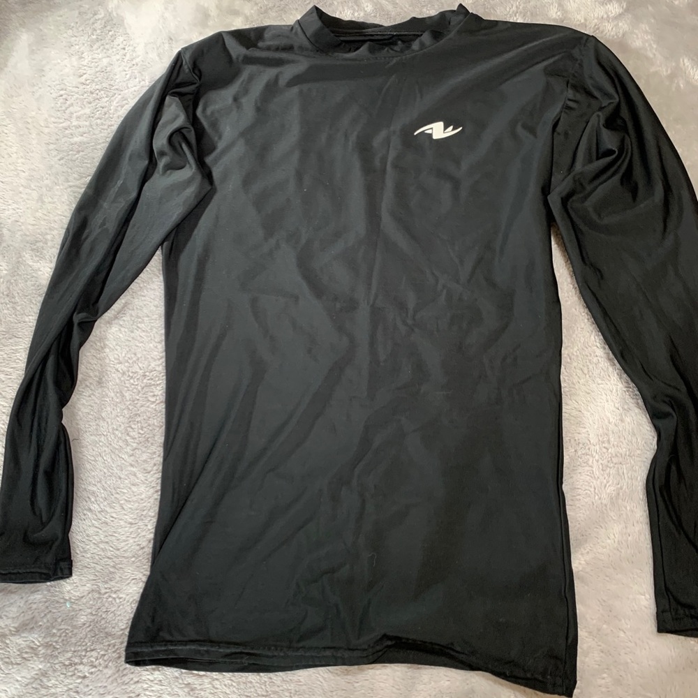 Black athletic works medium long sleeve